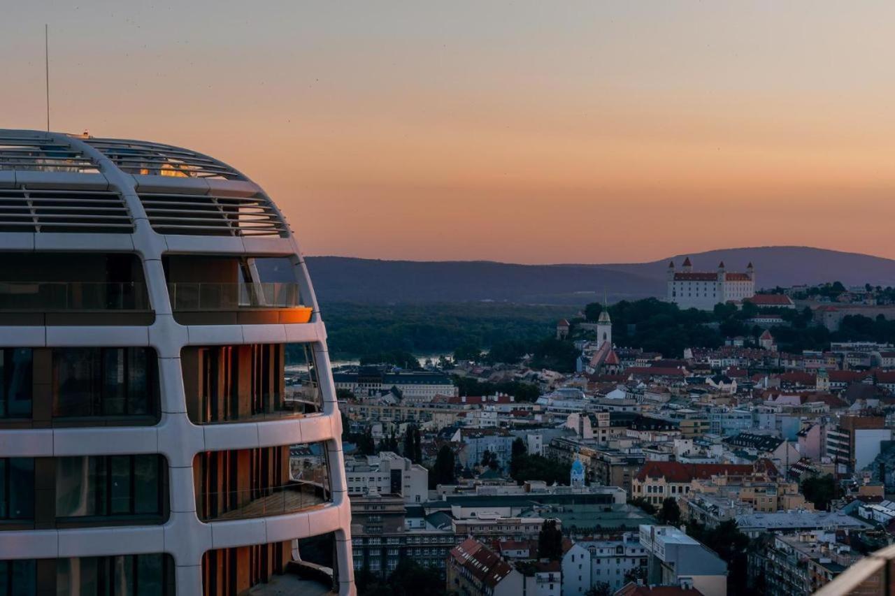 Beautiful 1 - Bedroom Apartment In Downtown Bratislava Exteriör bild